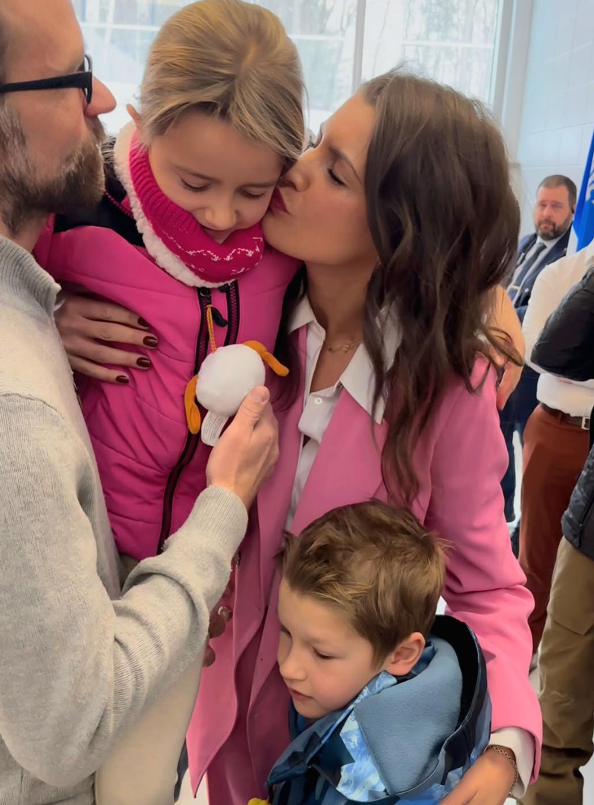 Geneviève Guilbault et ses deux enfants