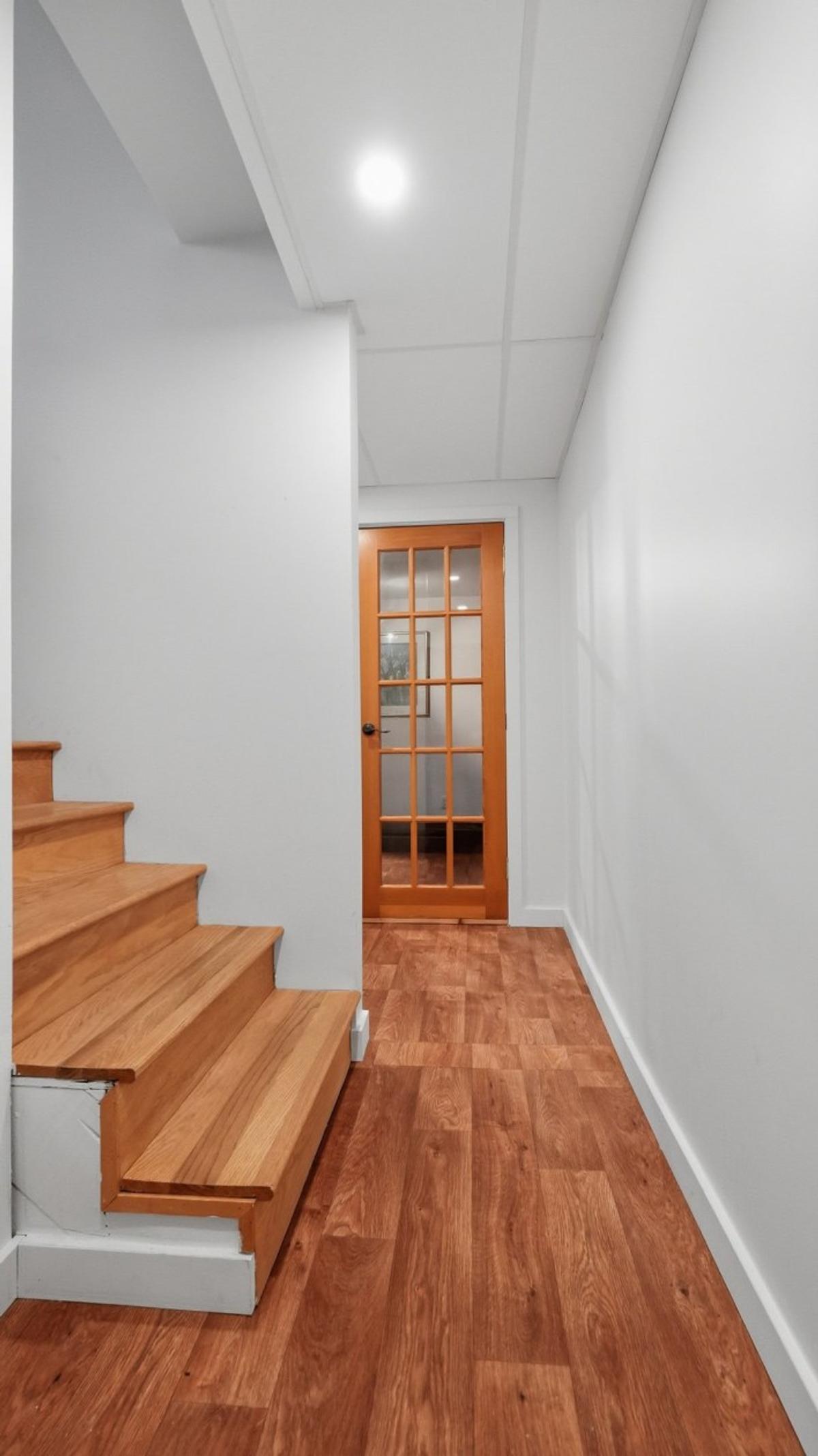 Escalier menant au sous-sol