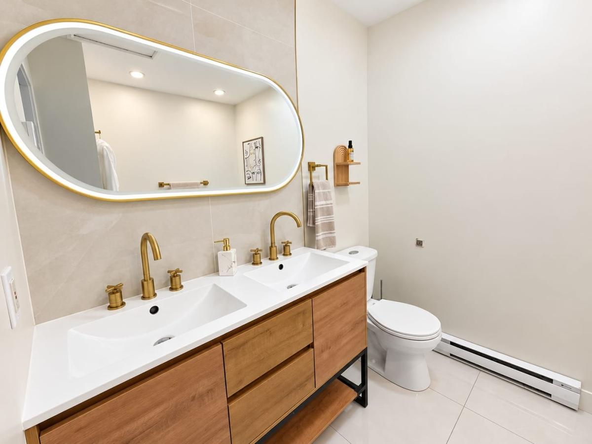 Salle de bain avec douche à l'italienne