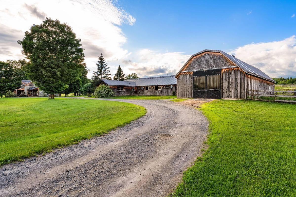 328 Ch. du Centre Lac-Brome