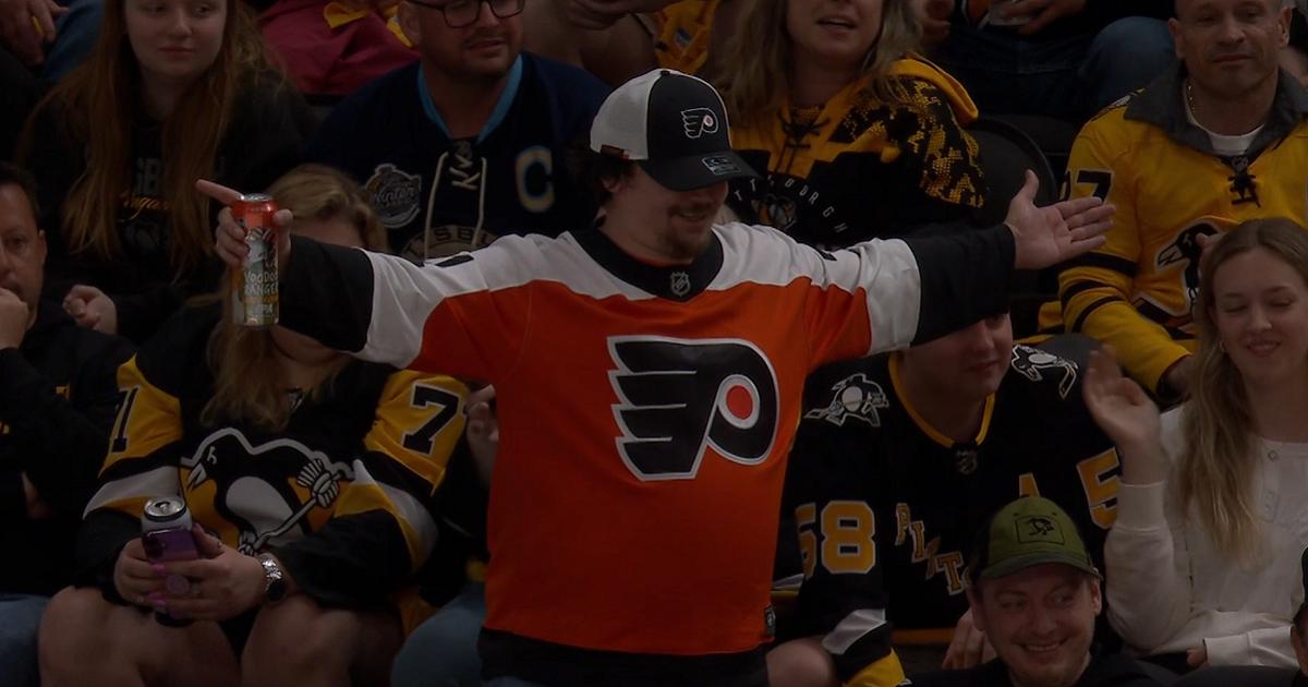 Flyers Fan-Penguins-Crowd