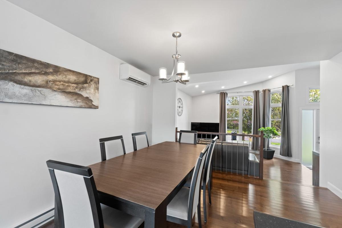 Salle à manger ouverte sur l'aire de vie