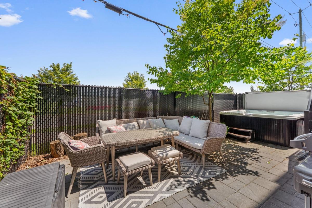 Terrasse aménagée avec coin détente