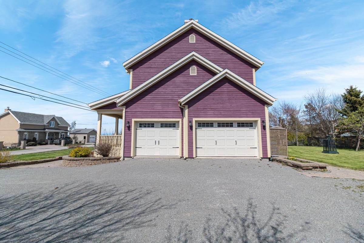 Garage vu depuis l'extérieur