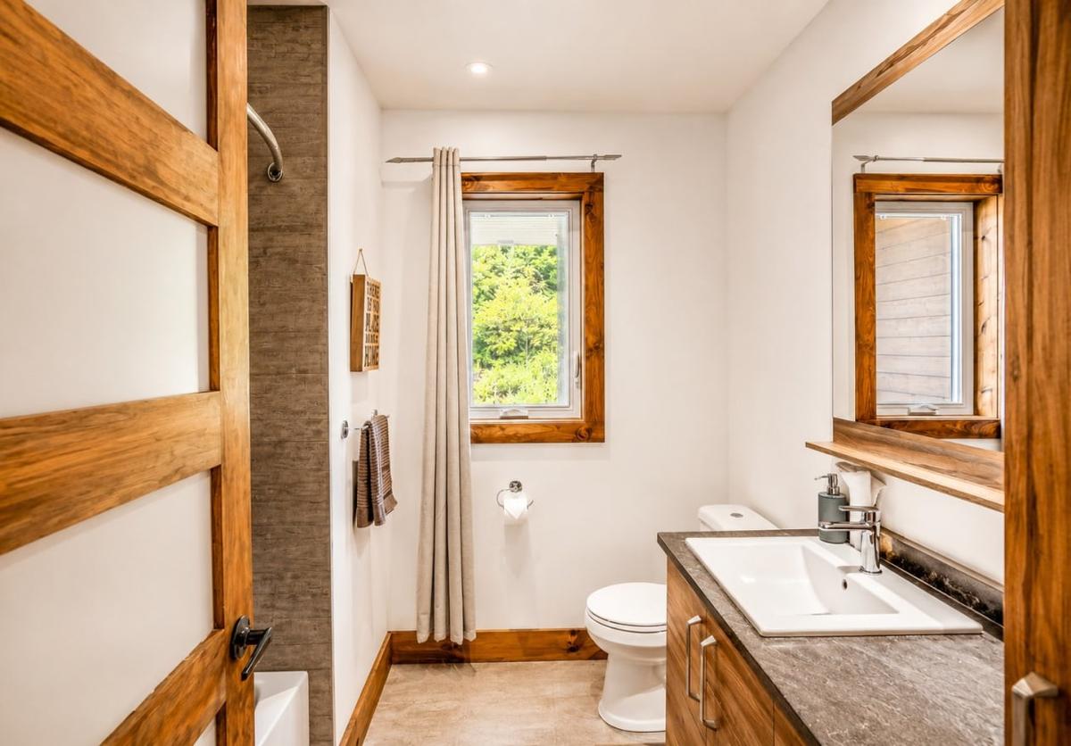 Salle de bain aux lignes épurées
