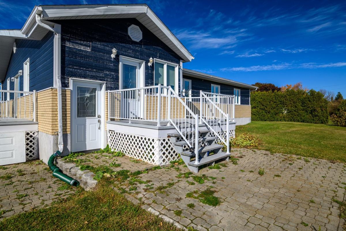 Entrée du logement inférieur