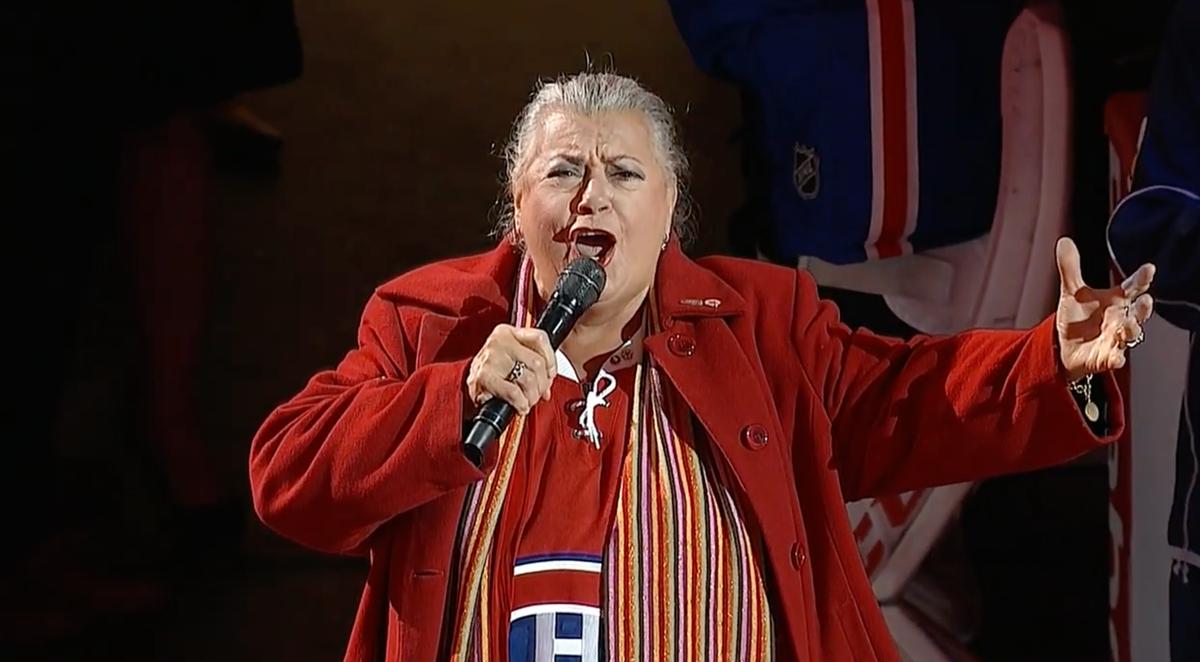 Ginette Reno chante l'hymne national au Centre Bell en 2017