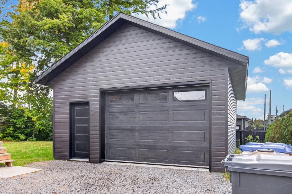Garage détaché isolé