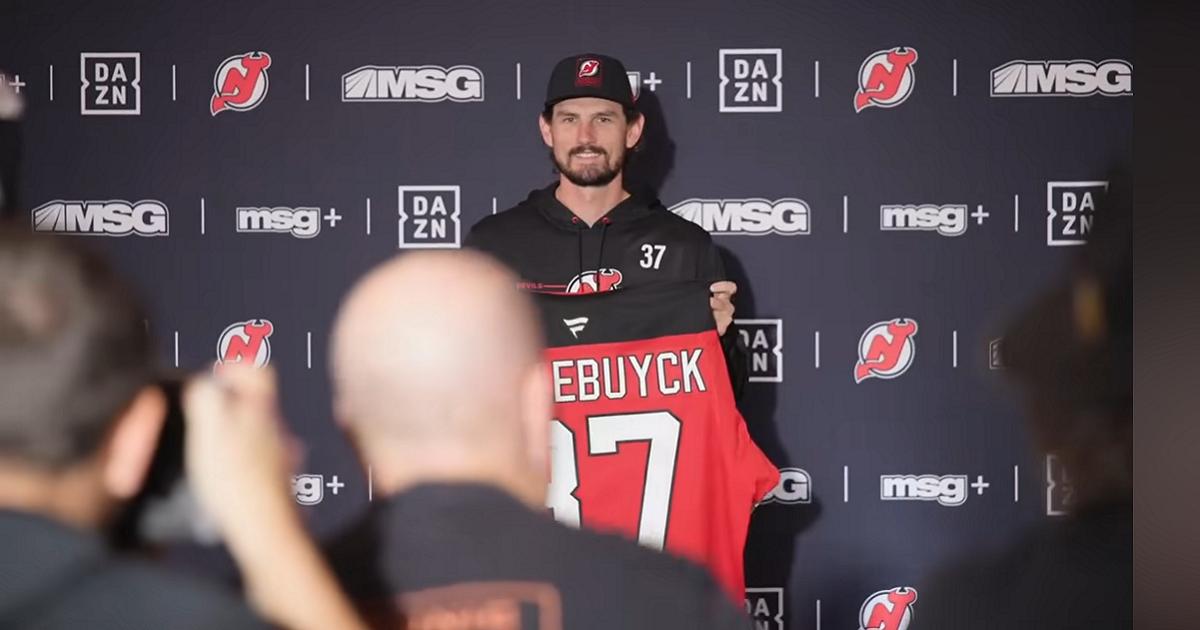 Connor Hellebuyck-Oct-24-Devils-Obscured