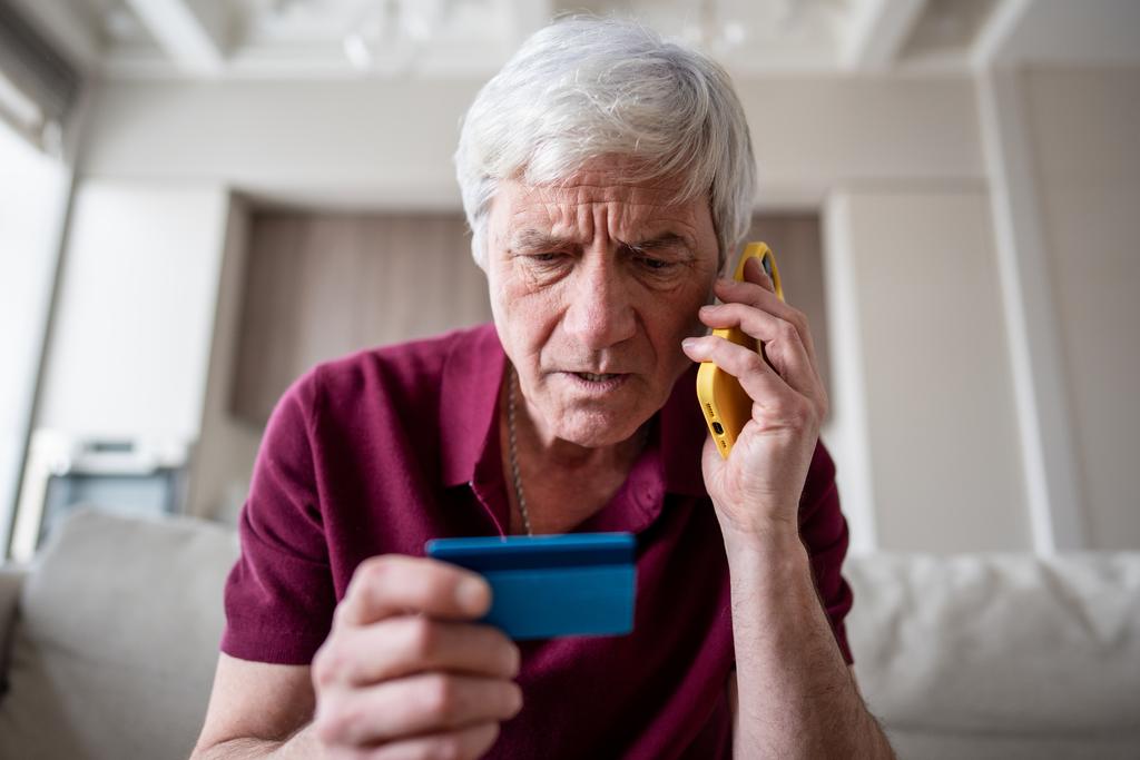 Homme au téléphone