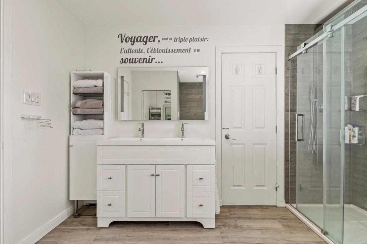 Détail de la salle de bain rénovée