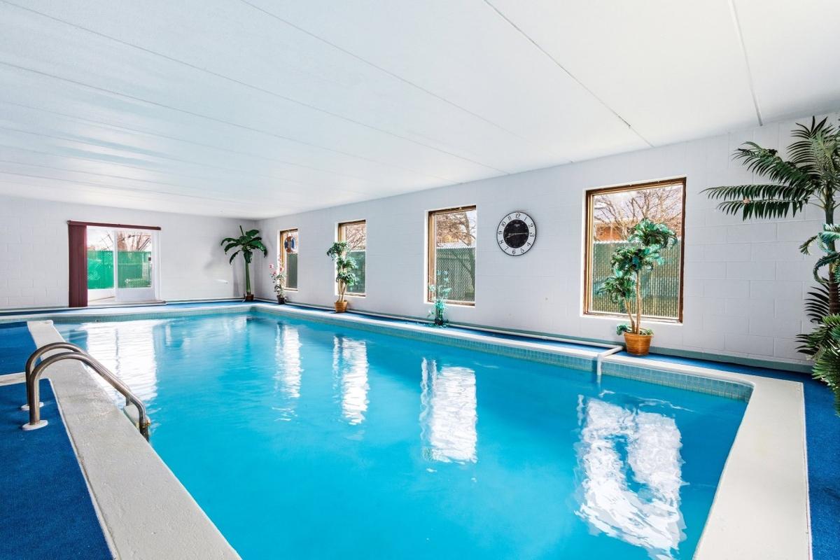 Piscine intérieure chauffée au sel
