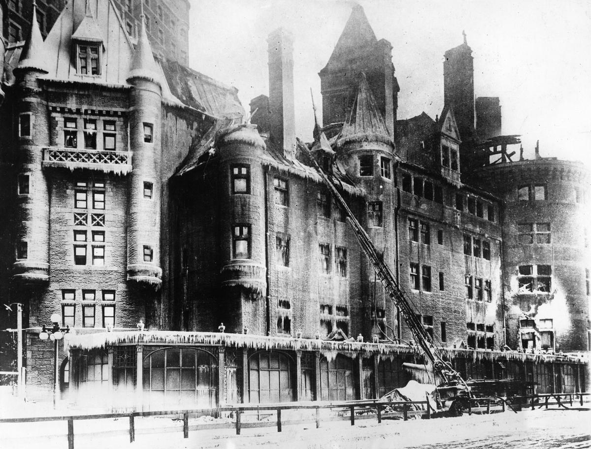 Château Frontenac en flammes en 1926