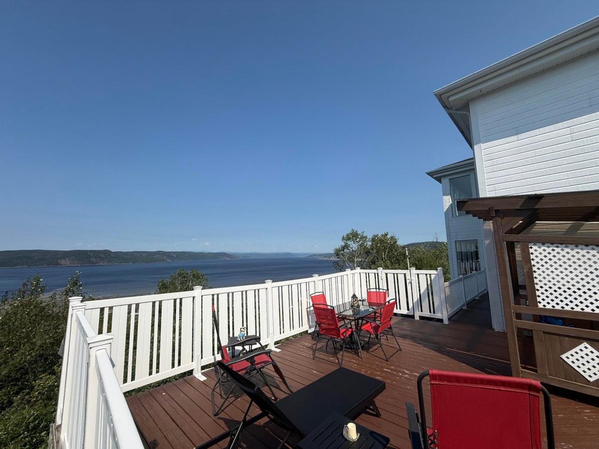 Terrasse avec vue sur le fjord