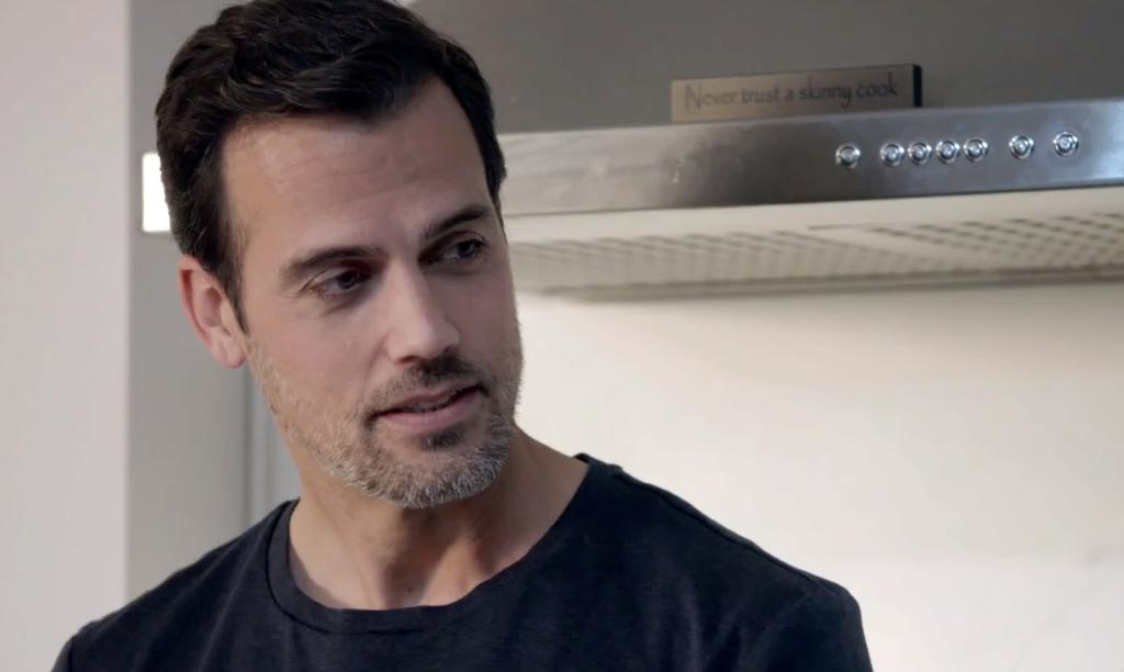 Thomas Beaudoin dans son rôle de Julian Davis dans STAT