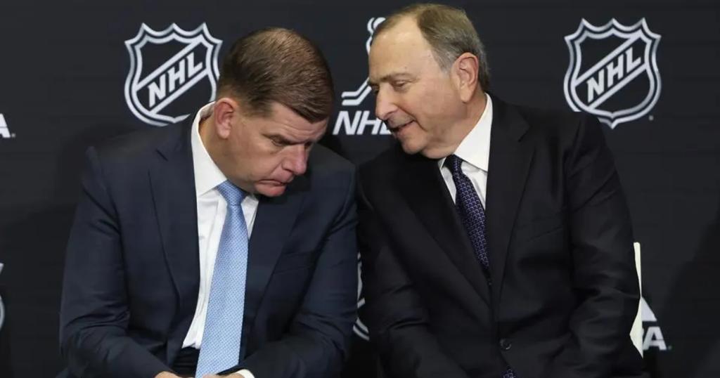 Gary Bettman et Marty Walsh
