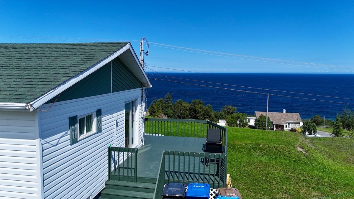 Vue aérienne de la propriété et du fleuve Saint-Laurent