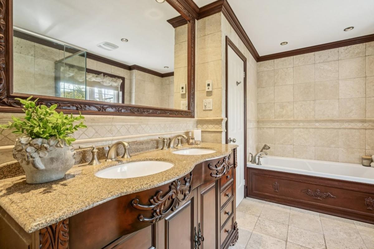 Salle de bain de la chambre principale