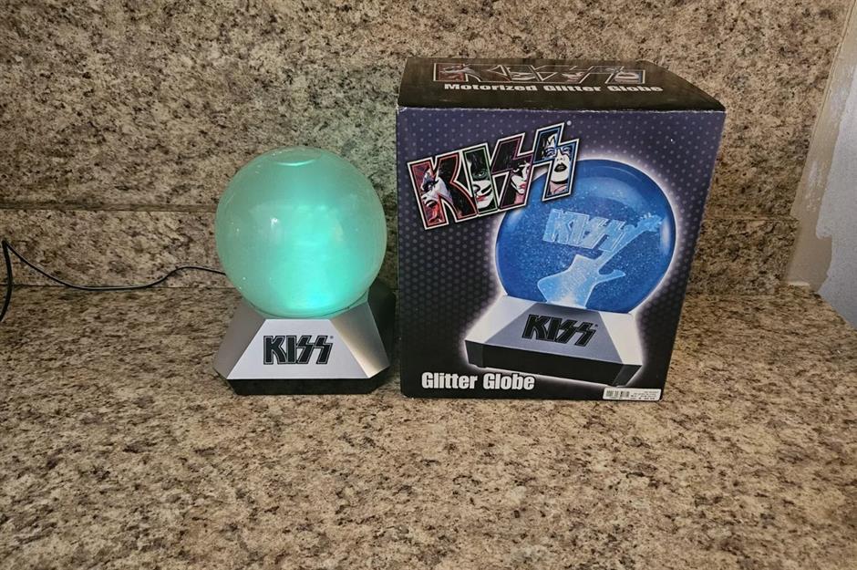 Globe KISS