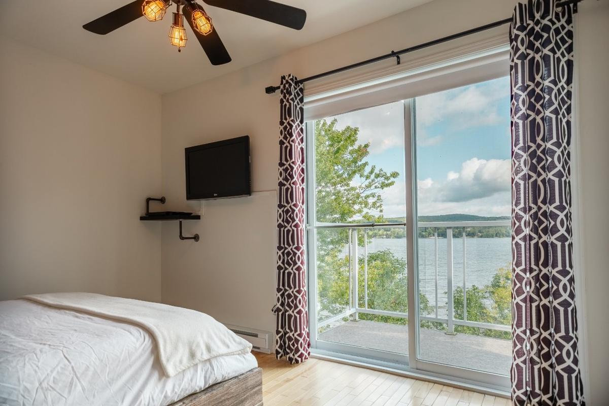 Chambre principale avec vue