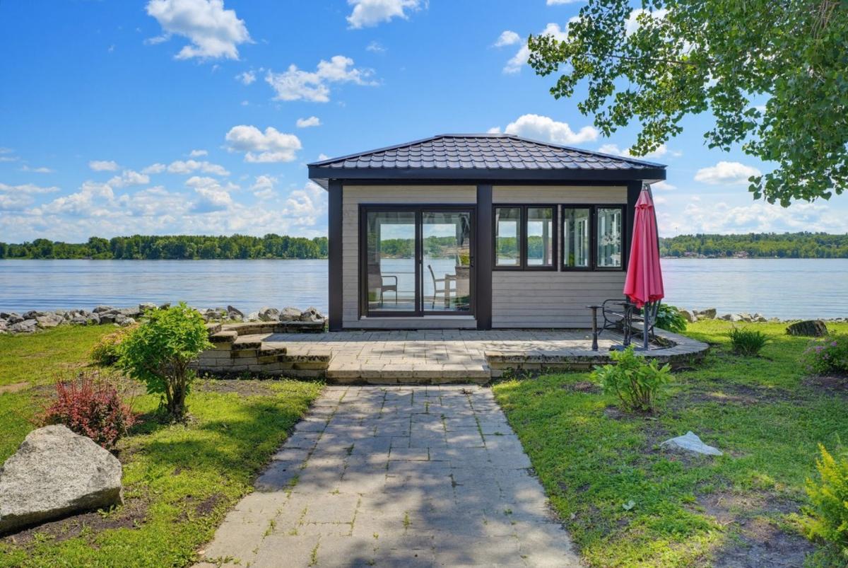 Le gazebo chauffé en bordure de la rivière des Outaouais
