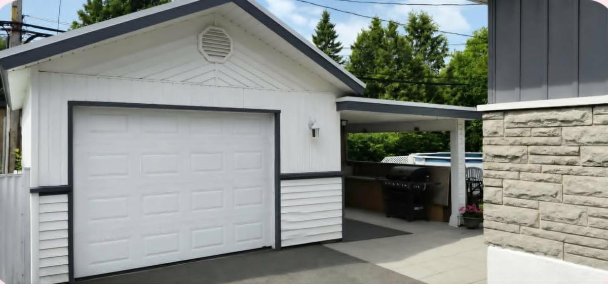 Le grand garage détaché