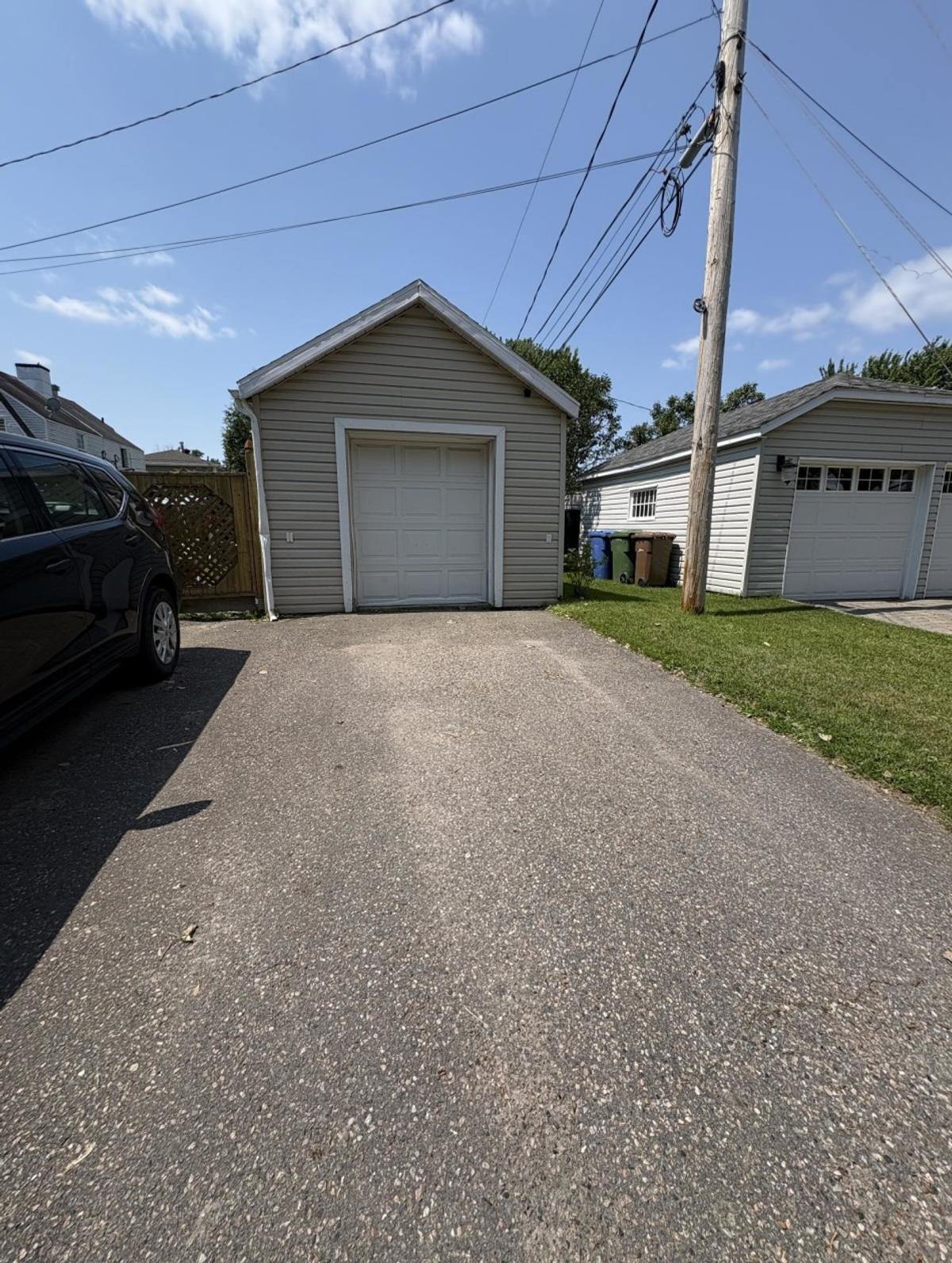Le garage et son accès