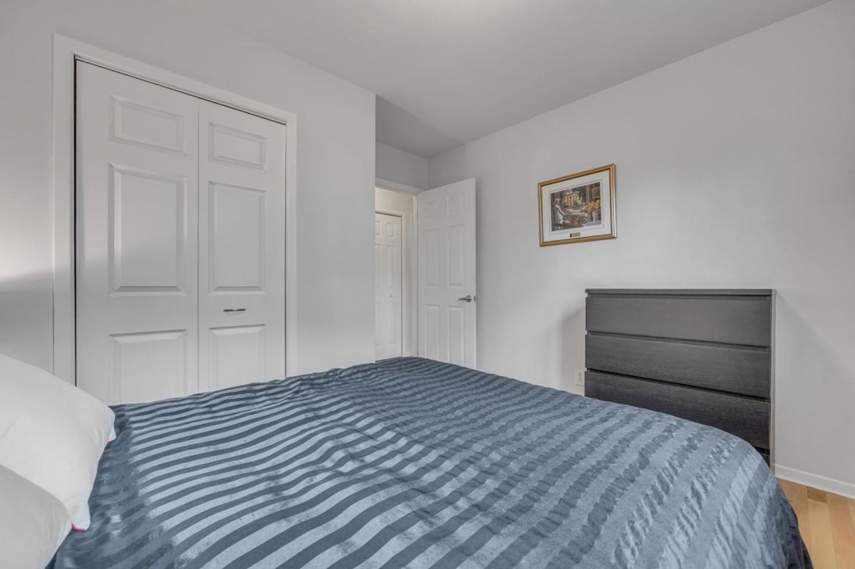 Autre angle de la chambre principale