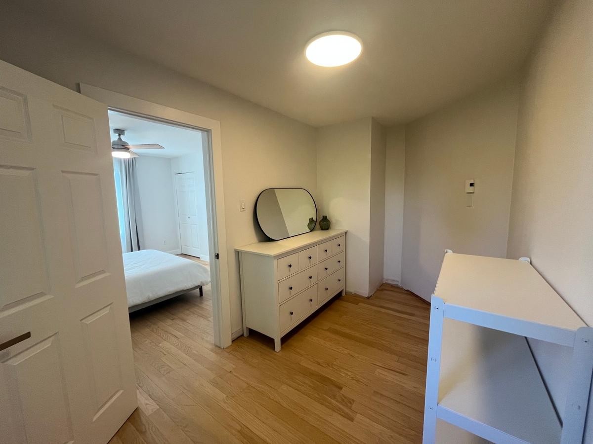Vue complémentaire de la chambre principale