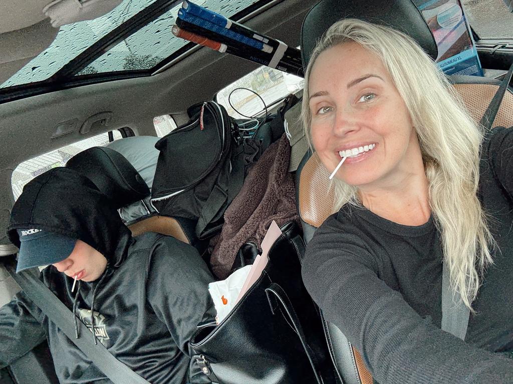 Maika Desnoyers avec son fils