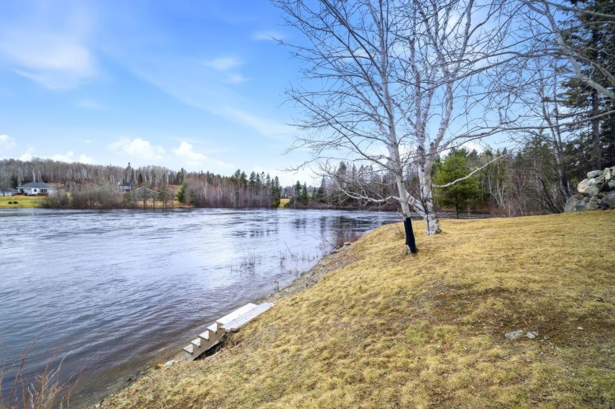 Accès direct à la rivière aux Sables