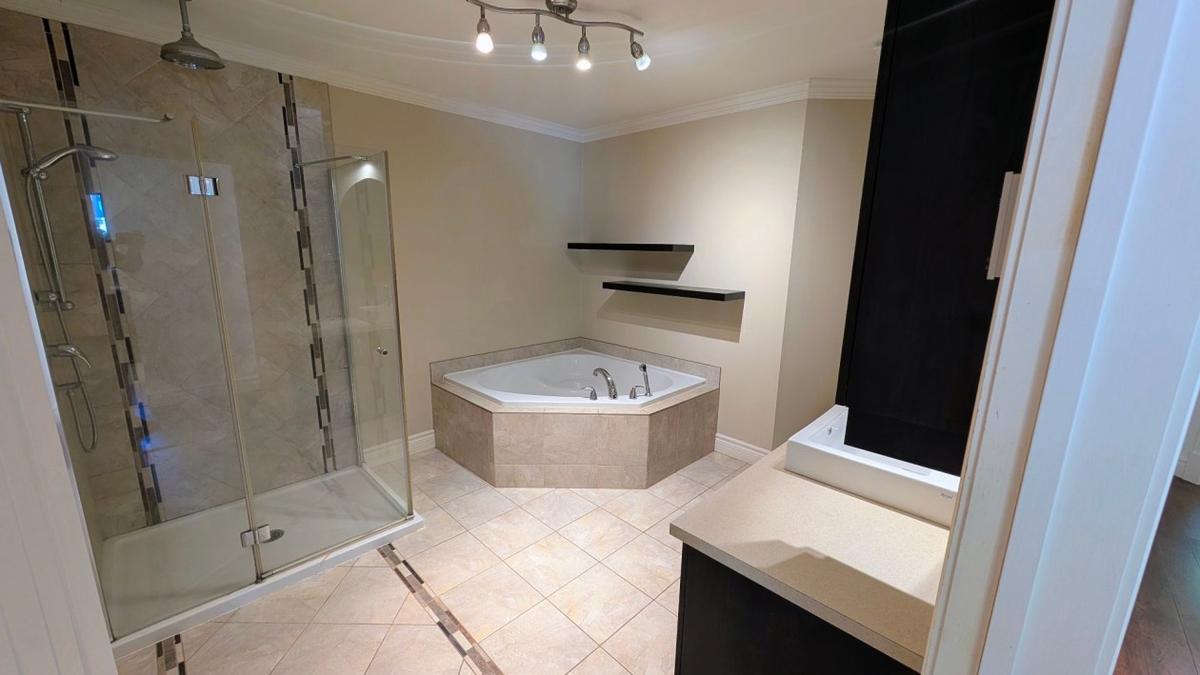 Salle de bain spacieuse