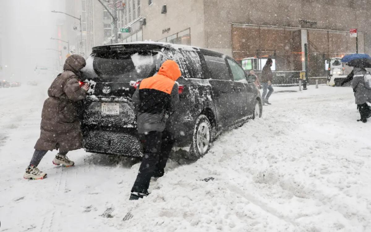 voiture dans la neige