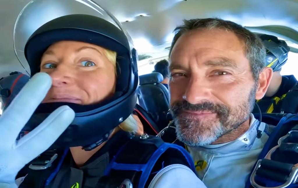 Guillaume Lemay-Thivierge et Émily Bégin sautent en parachute