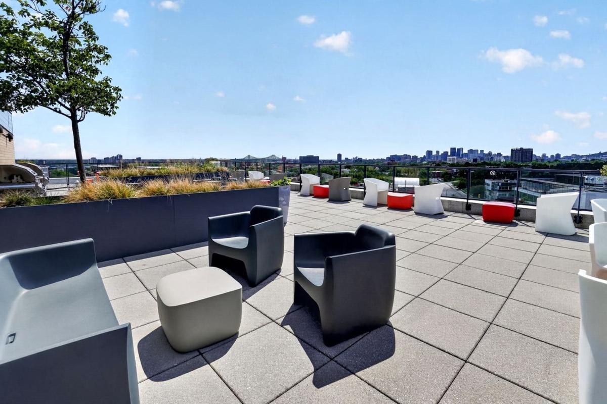 Terrasse sur le toit avec espace barbecue