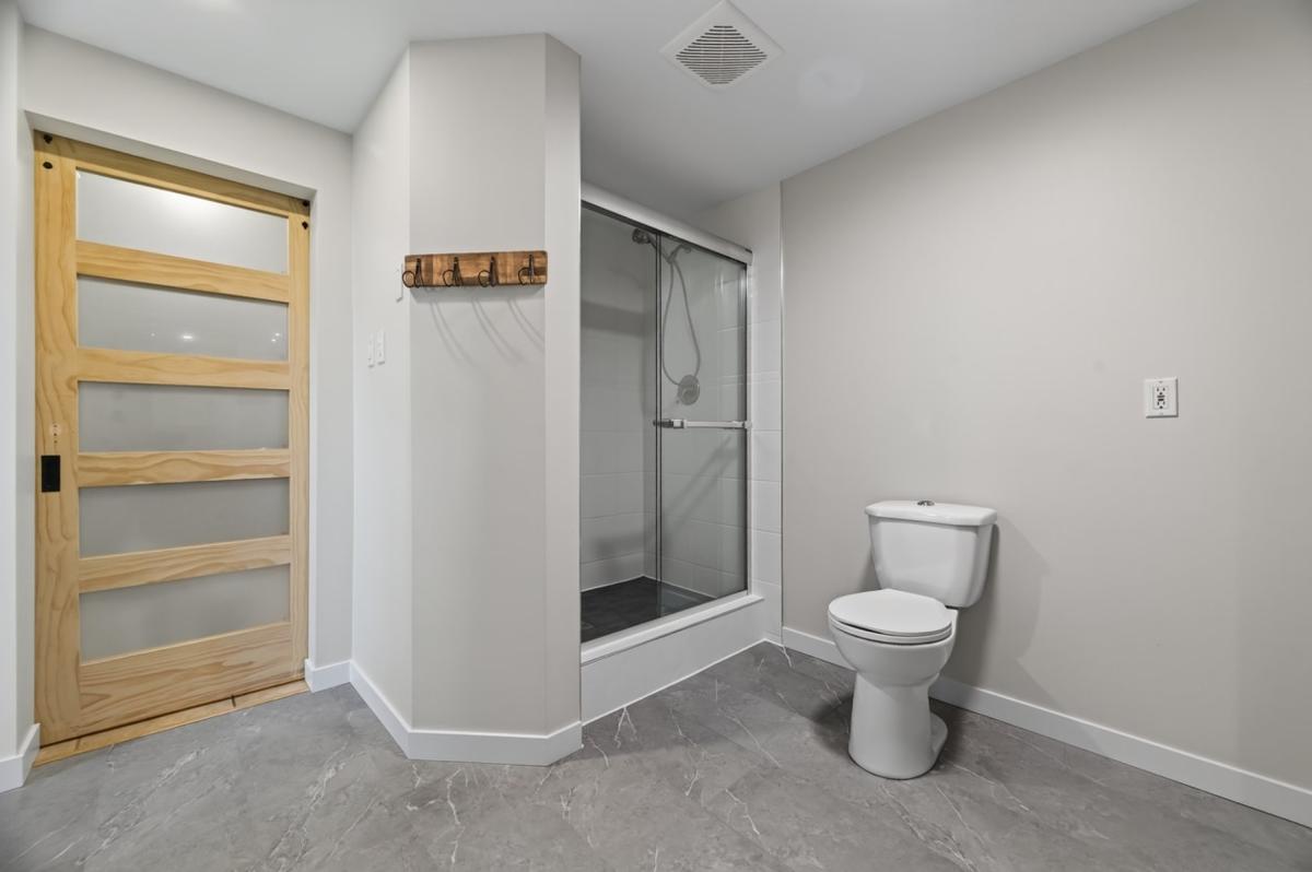 Détail de la salle de bain du sous-sol