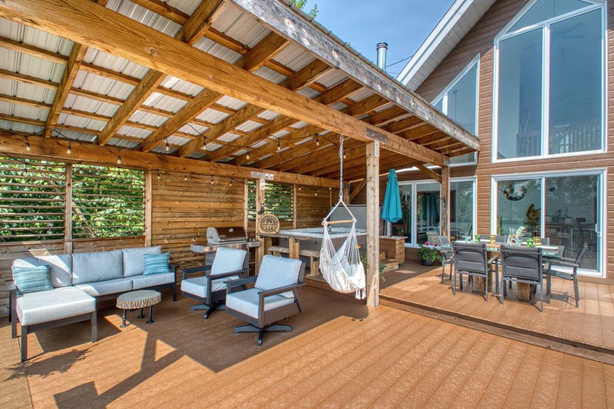 Terrasse avec vue sur le lac