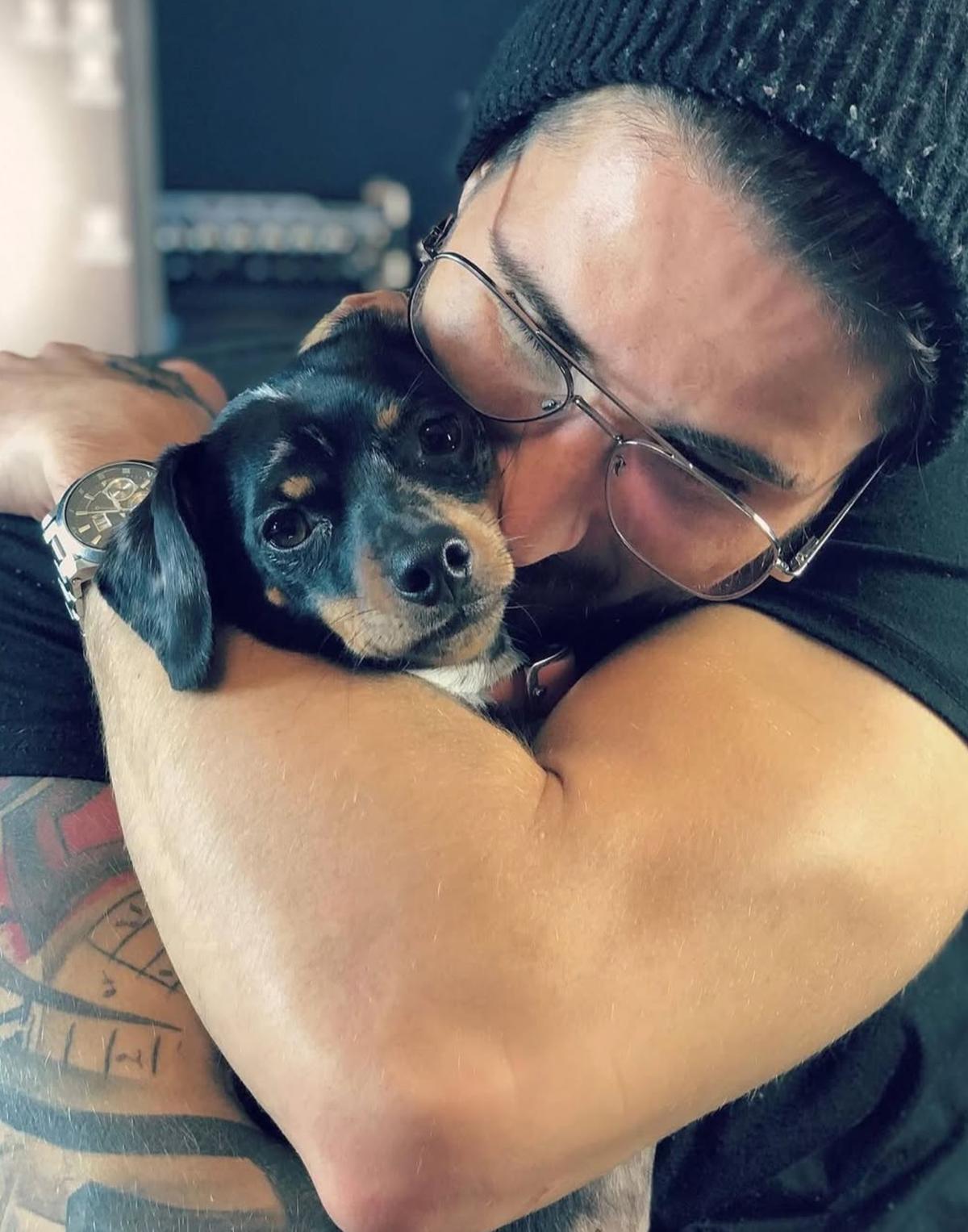 Kevin Bazinet et sa chienne Tinkerbell