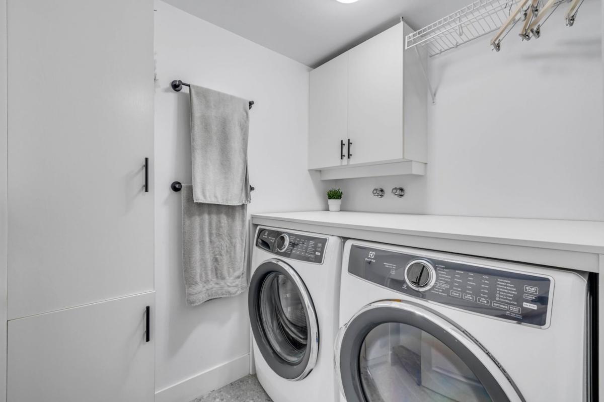 La salle de lavage adjacente