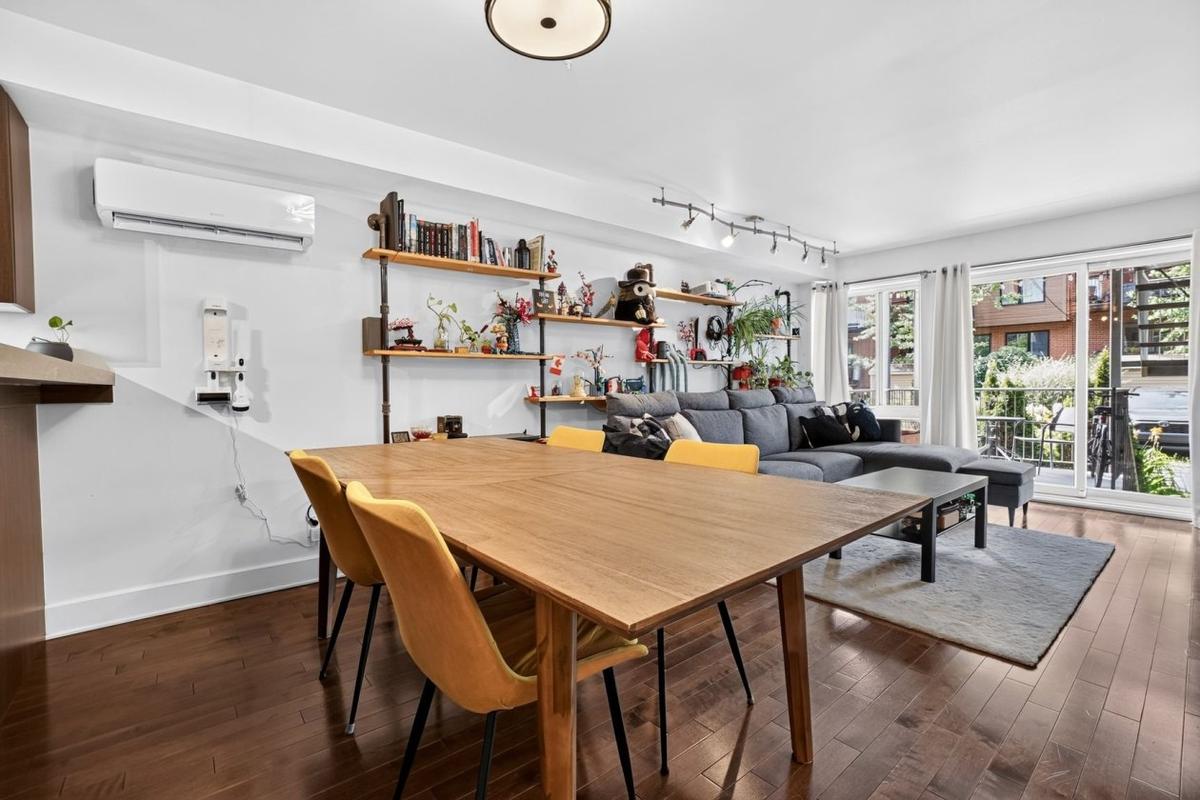 Salle à manger ouverte sur la cuisine