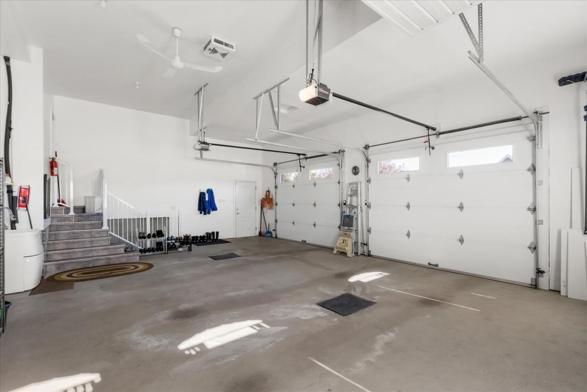 Intérieur du garage spacieux
