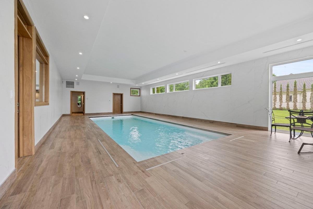 Ambiance de la piscine intérieure