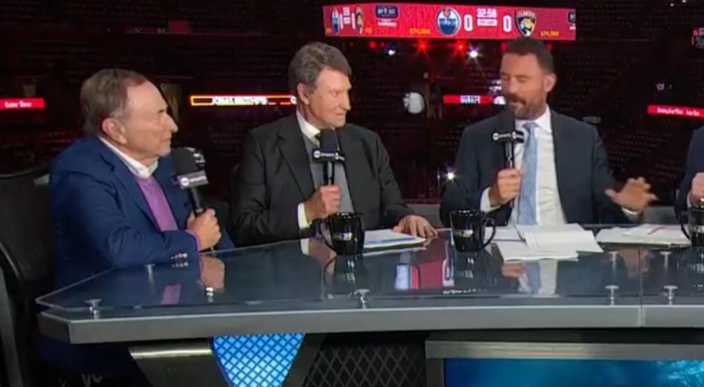 Gary Bettman avec Wayne Gretzky et Paul Bissonnette