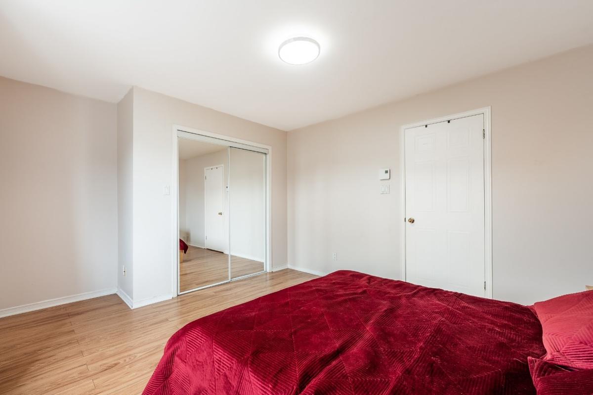 Autre vue de la chambre principale