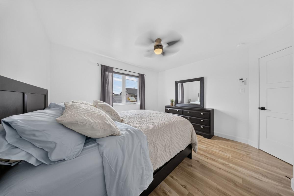 Autre angle de la chambre principale