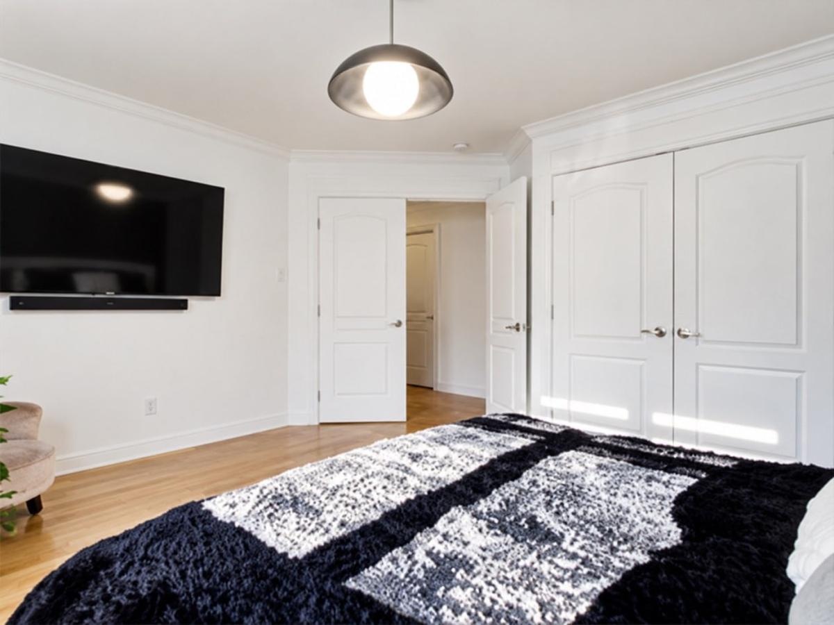 Autre angle de la chambre principale