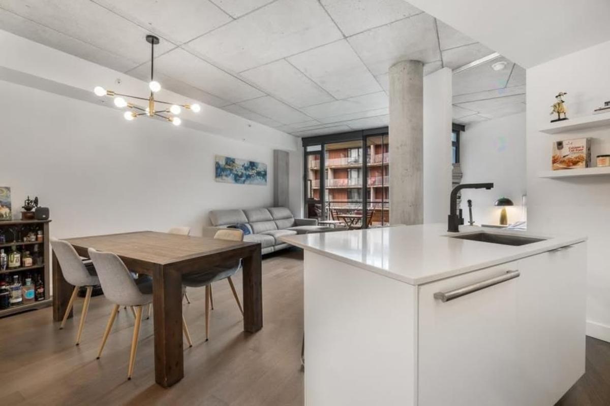 Espace séjour baigné de lumière