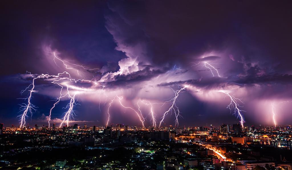 Orages intenses avec éclairs