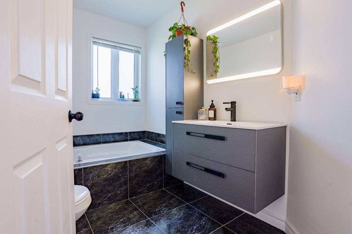 Salle de bain aux lignes épurées