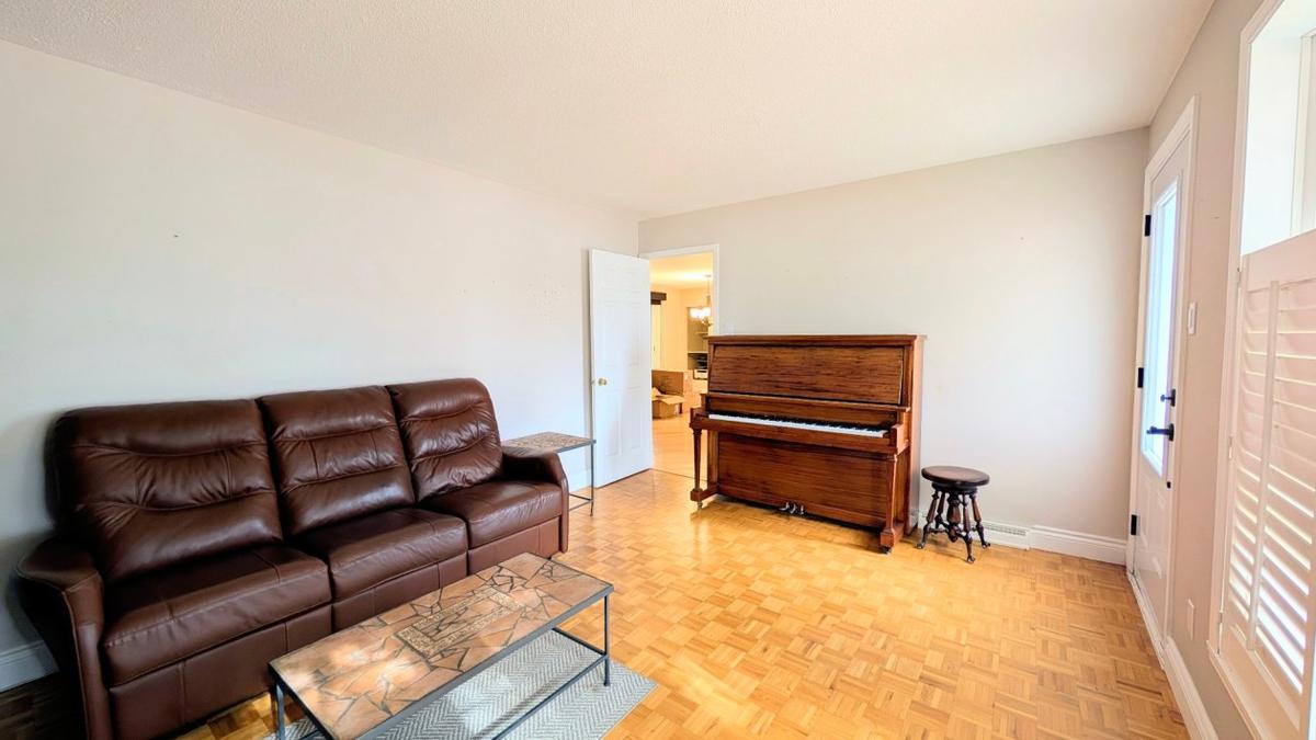 Un des espaces du salon